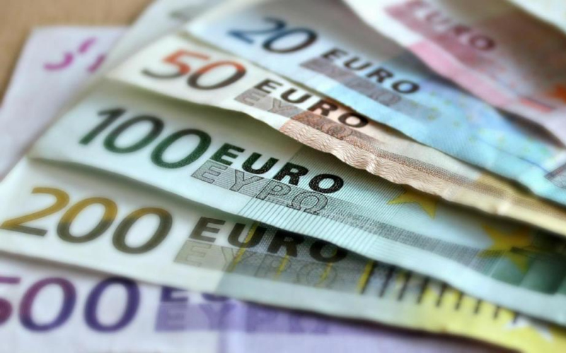 64% dos profissionais espera receber aumento salarial