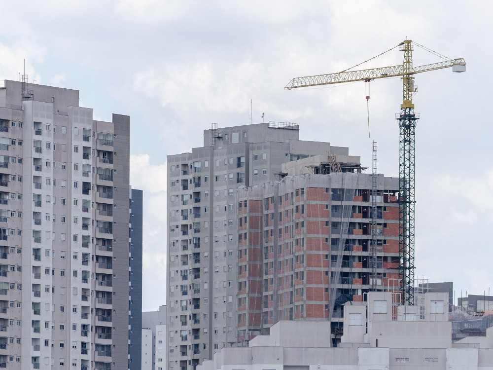 Construção em trajetória de crescimento no início de 2025