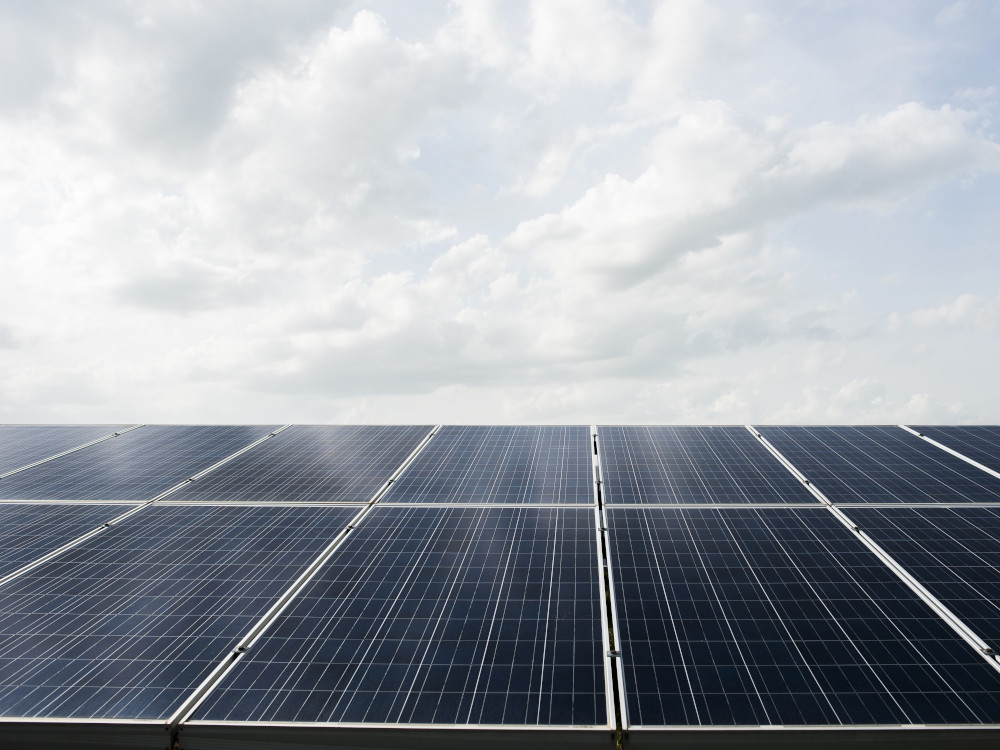 Sistema fotovoltaico do LNEG em funcionamento