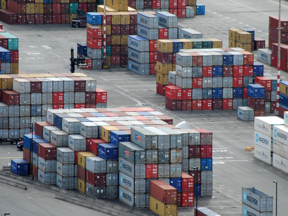 Exportações diminuíram 1,3% e importações aumentaram 6,4%