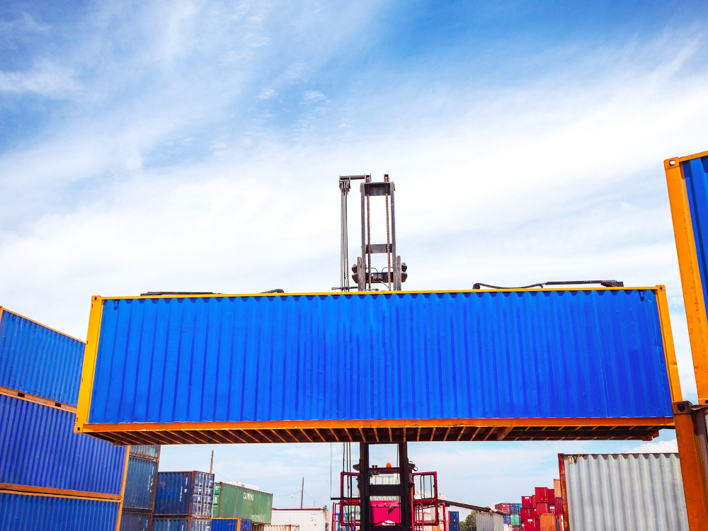 Exportações e importações diminuíram no 4.º trimestre de 2025