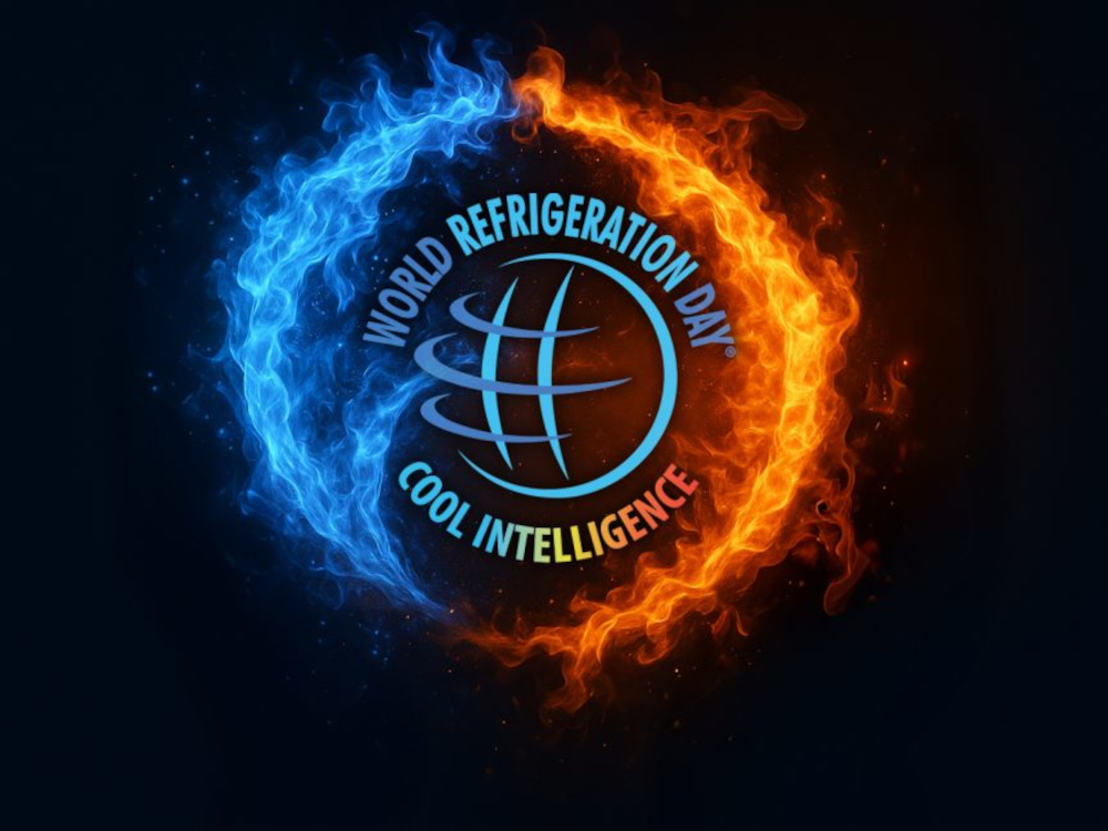 círculo composto por metade de lume de gás e metade de fogo. no meio o ícone da feira e as letras world refrigeration day, cool intelligence