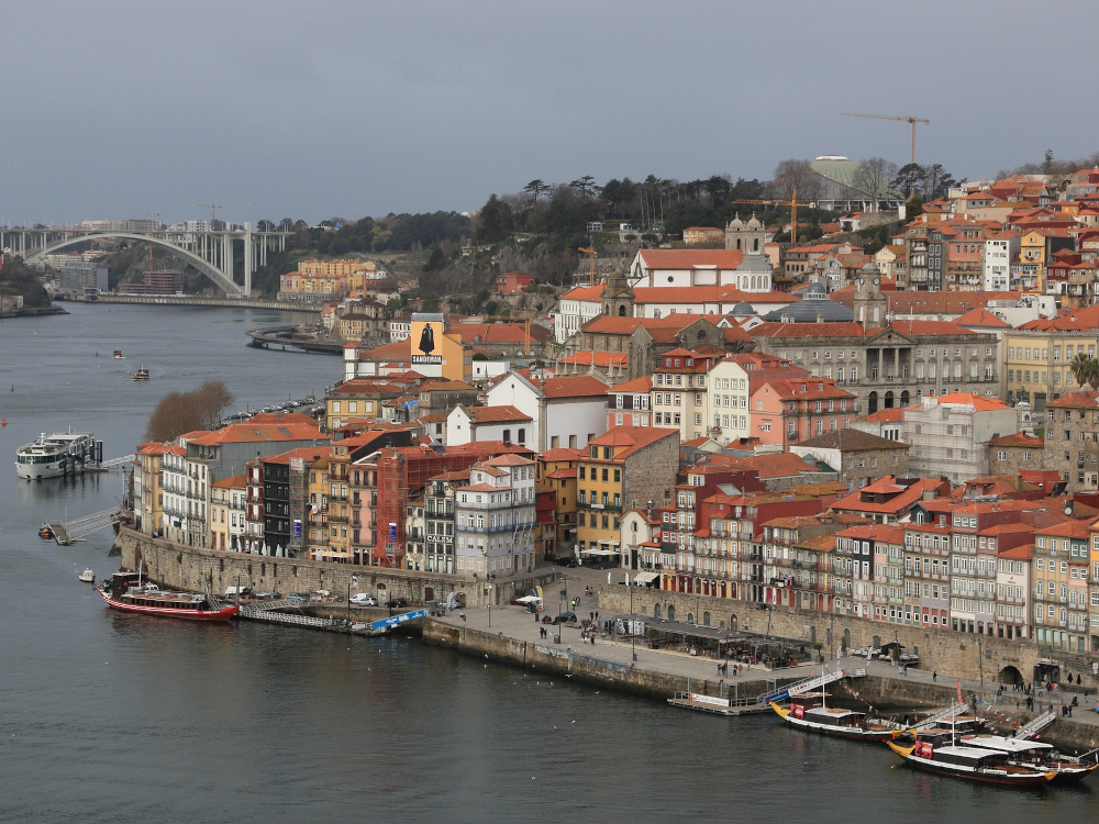 vista cidade do Porto com rio Douro